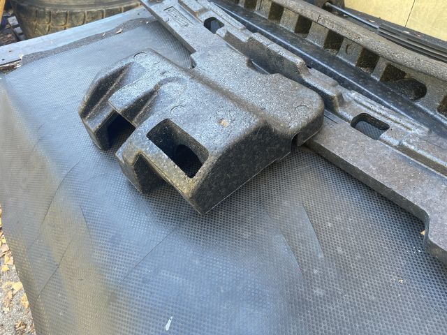 bontott VOLVO V60 Pótkerék Szerszámtartó