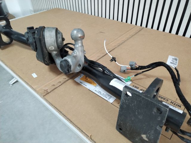 bontott VOLVO V60 Vonóhorog