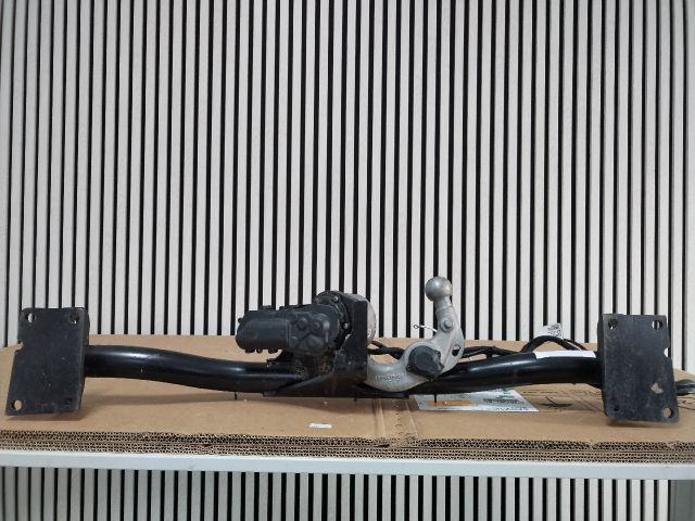 bontott VOLVO V60 Vonóhorog