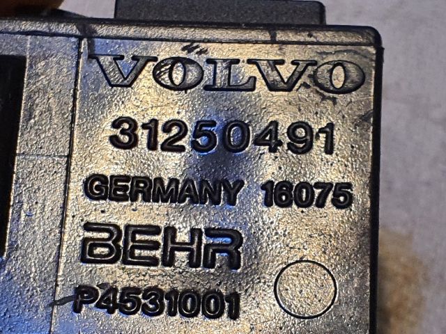 bontott VOLVO V70 Levegő Jeladó