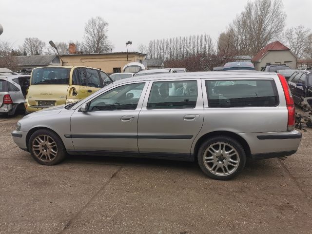 bontott VOLVO V70 Komplett Homlokfal (Részeivel)