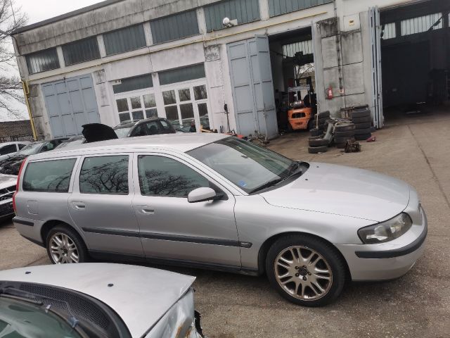 bontott VOLVO V70 Komplett Homlokfal (Részeivel)