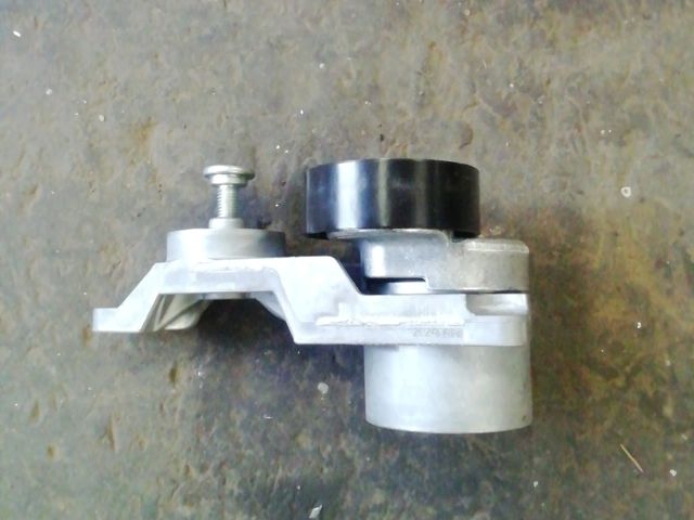 bontott VOLVO V70 Szíjfeszítő Görgő