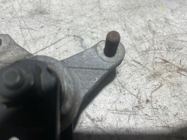 bontott VOLVO V70 Motor Tartó Bak (Pozíciófüggetlen)