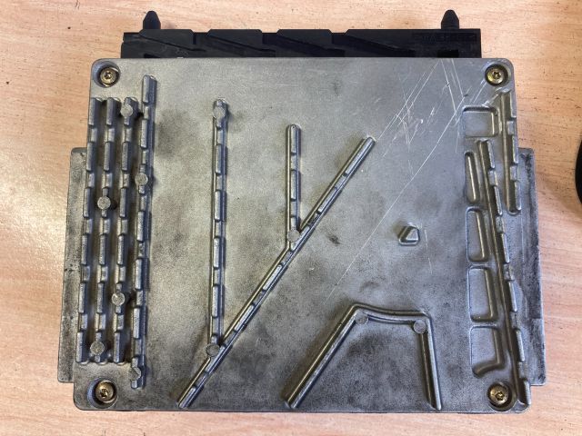 bontott VOLVO V70 Motorvezérlő