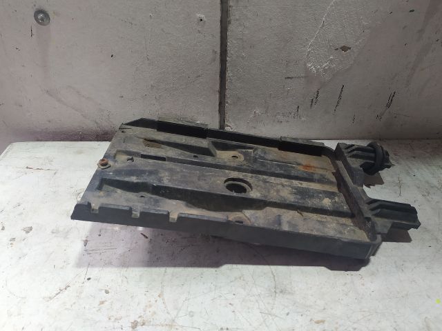 bontott VOLVO V70 Akkumulátor Tartó