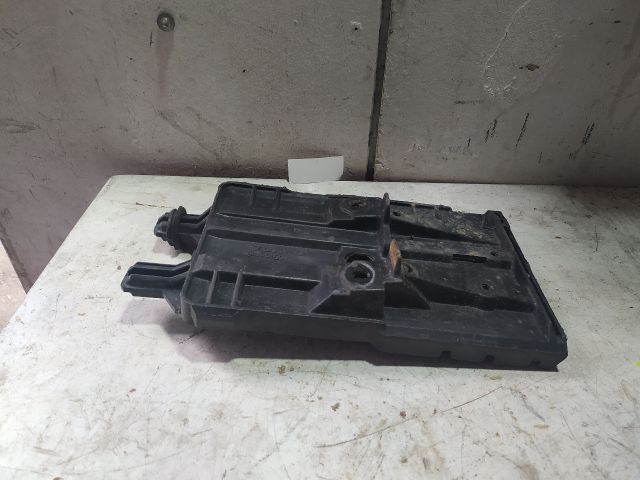 bontott VOLVO V70 Akkumulátor Tartó