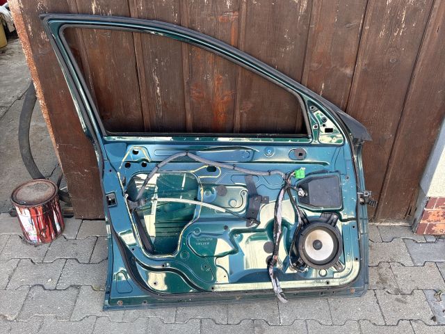 bontott VOLVO V70 Bal első Ajtó (Üres lemez)