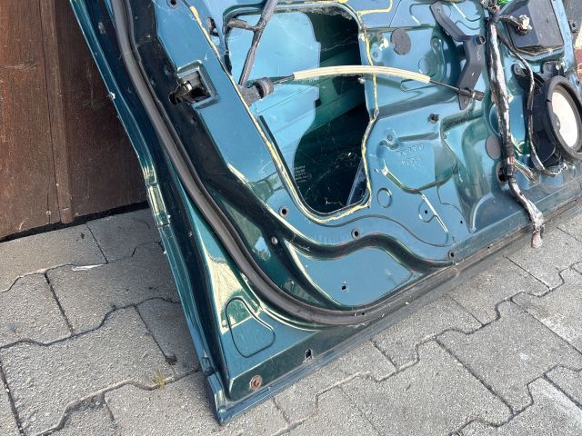 bontott VOLVO V70 Bal első Ajtó (Üres lemez)