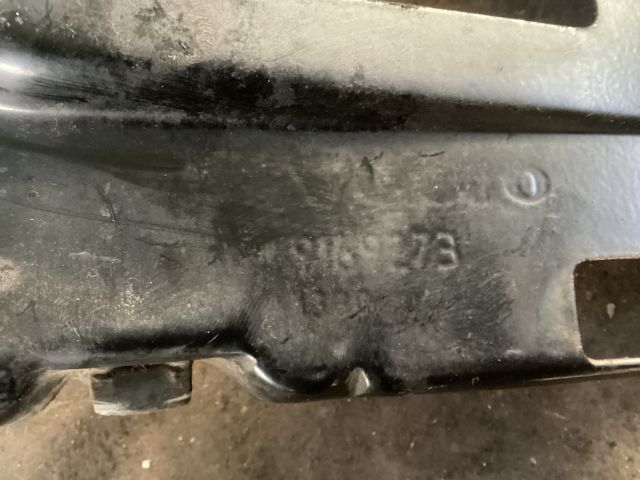 bontott VOLVO V70 Bal első Lökhárító Merevítő Tartó (Fém)