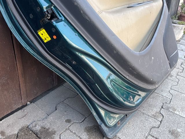 bontott VOLVO V70 Bal hátsó Ajtó (Üres lemez)