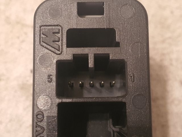 bontott VOLVO V70 Csomagtérajtó Kapcsoló