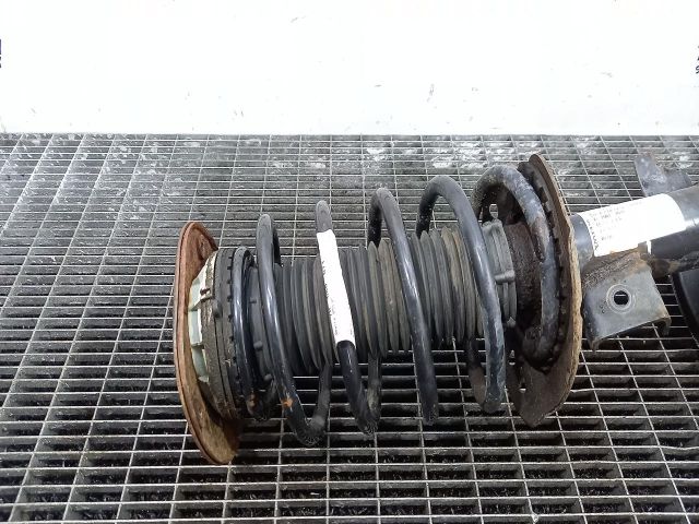 bontott VOLVO V70 Első Rugó