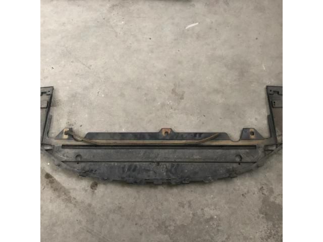 bontott VOLVO V70 Első Lökhárító Alsó (Műanyag)