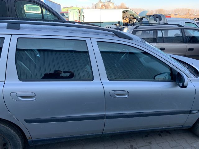 bontott VOLVO V70 Első Lökhárító (Részeivel)