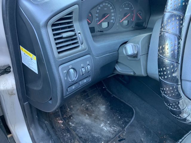 bontott VOLVO V70 Első Lökhárító (Részeivel)