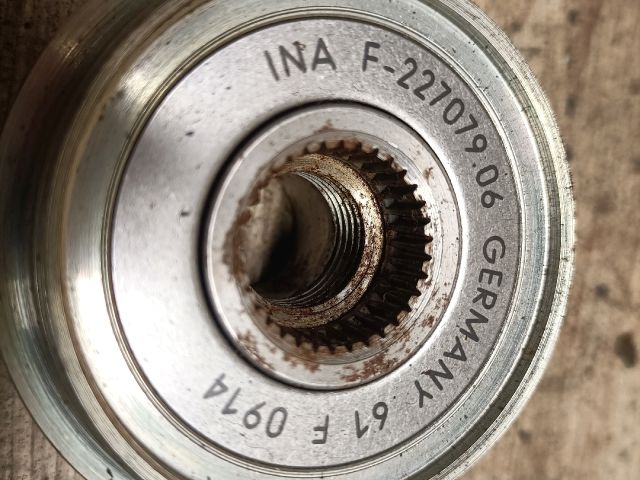 bontott VOLVO V70 Generátor Szabadonfutó