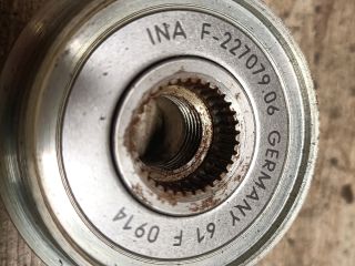 bontott VOLVO V70 Generátor Szabadonfutó