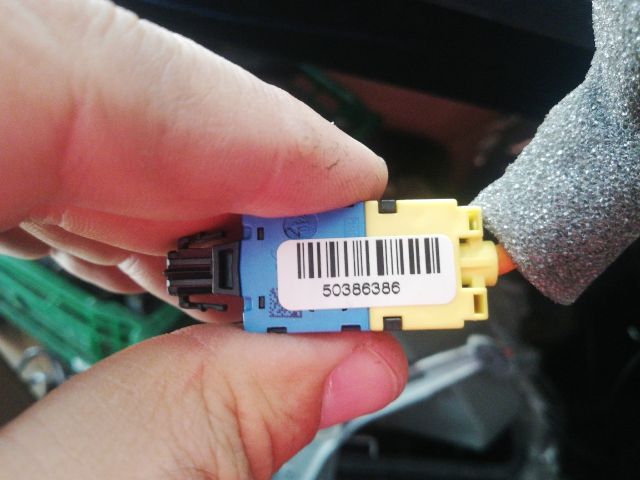 bontott VOLVO V70 Hátsó középső Biztonsági Öv