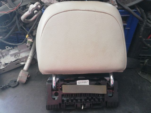 bontott VOLVO V70 Hátsó középső Fejtámla