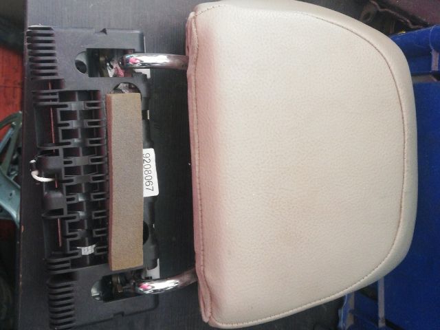 bontott VOLVO V70 Hátsó középső Fejtámla