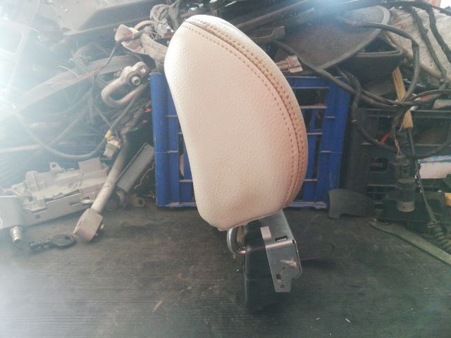 bontott VOLVO V70 Hátsó középső Fejtámla