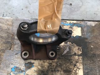 bontott VOLVO V70 Jobb első Féltengely Tartó