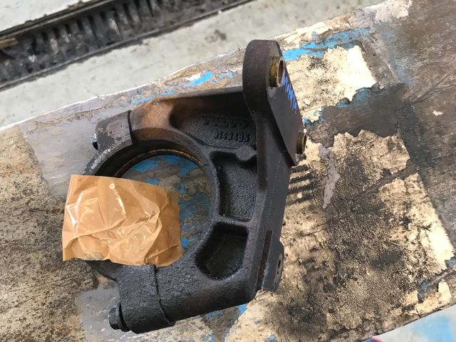 bontott VOLVO V70 Jobb első Féltengely Tartó