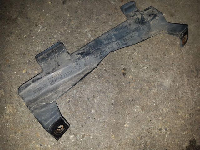 bontott VOLVO V70 Jobb Fényszóró Tartó