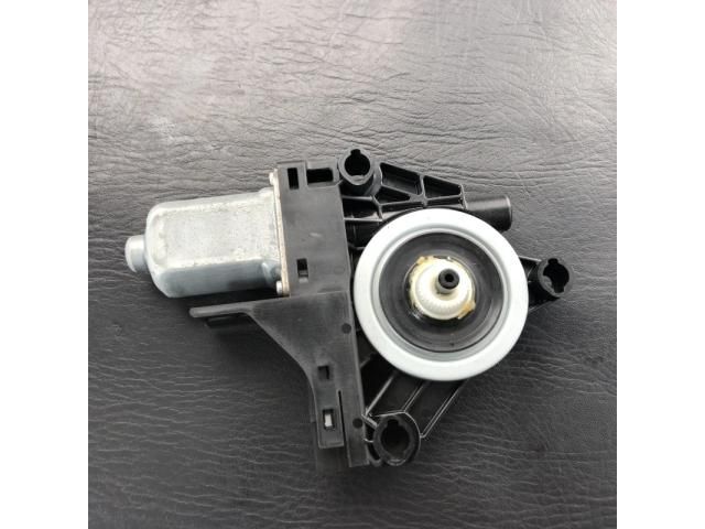 bontott VOLVO V70 Jobb hátsó Ablakemelő Motor