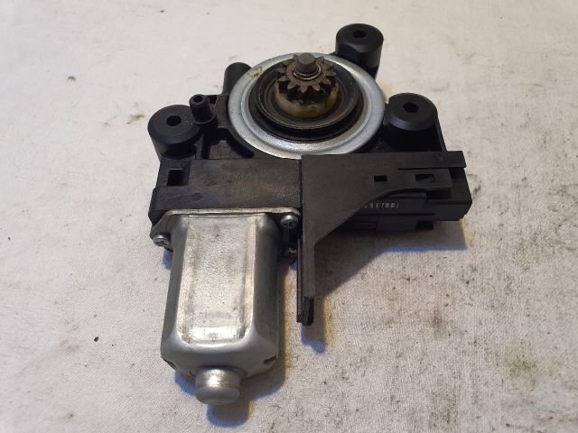 bontott VOLVO V70 Jobb hátsó Ablakemelő Motor