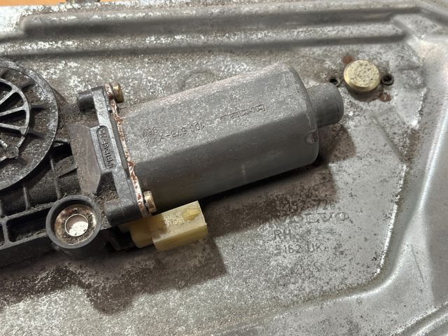 bontott VOLVO V70 Jobb hátsó Ablakemelő Szerkezet (Elektromos)