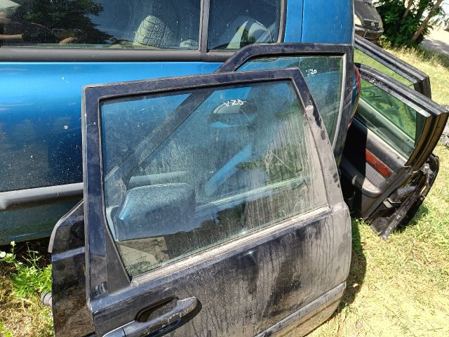 bontott VOLVO V70 Jobb hátsó Ajtó (Részeivel)