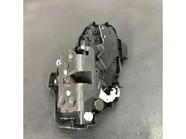 bontott VOLVO V70 Jobb hátsó Ajtózár