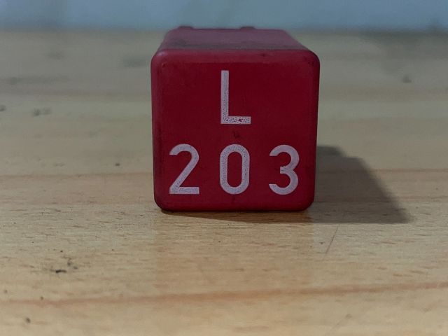 bontott VOLVO V70 Relé