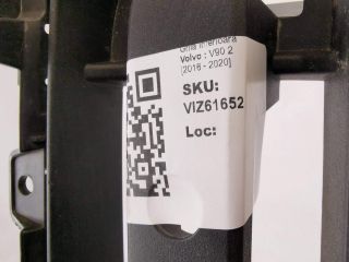 bontott VOLVO V90 Első Lökhárító Alsó Középső Díszrács