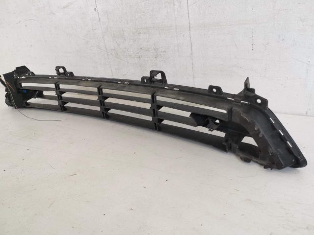 bontott VOLVO V90 Első Lökhárító Alsó Középső Díszrács