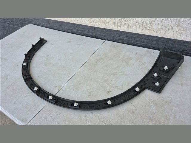 bontott VOLVO XC40 Bal első Sárvédő Díszléc