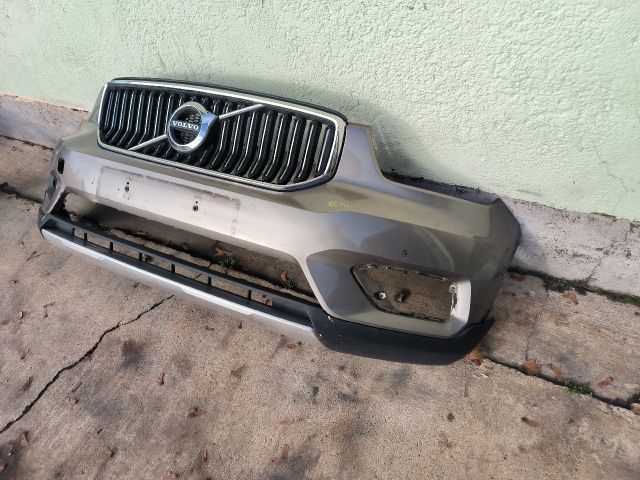 bontott VOLVO XC40 Első Lökhárító (Részeivel)