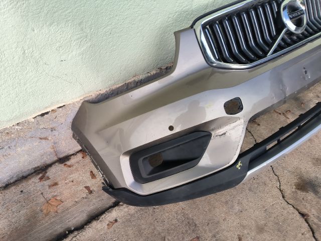 bontott VOLVO XC40 Első Lökhárító (Részeivel)
