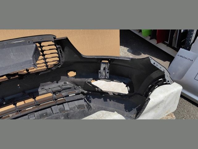 bontott VOLVO XC40 Első Lökhárító (Üresen)