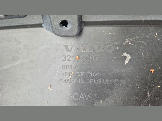 bontott VOLVO XC40 Első Lökhárító (Üresen)