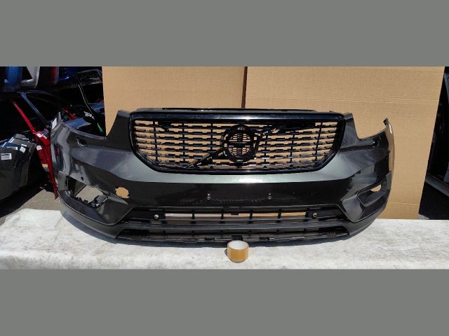 bontott VOLVO XC40 Első Lökhárító (Üresen)