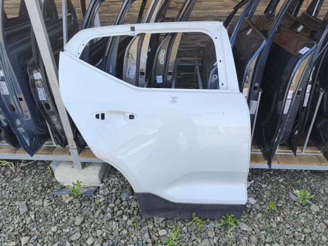 bontott VOLVO XC40 Jobb hátsó Ajtó (Üres lemez)