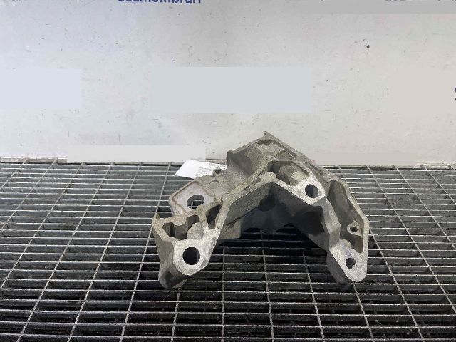 bontott VOLVO XC60 Motor Tartó Bak Jobb