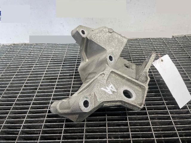 bontott VOLVO XC60 Motor Tartó Bak Jobb