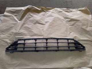 bontott VOLVO XC60 Első Lökhárító Alsó Középső Díszrács