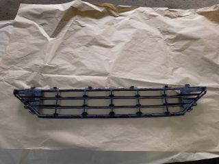 bontott VOLVO XC60 Első Lökhárító Alsó Középső Díszrács