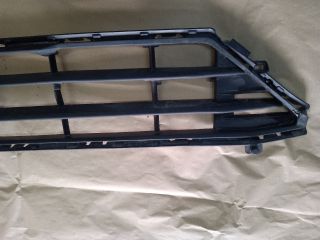 bontott VOLVO XC60 Első Lökhárító Alsó Középső Díszrács