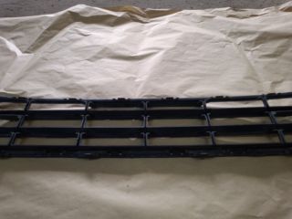 bontott VOLVO XC60 Első Lökhárító Alsó Középső Díszrács